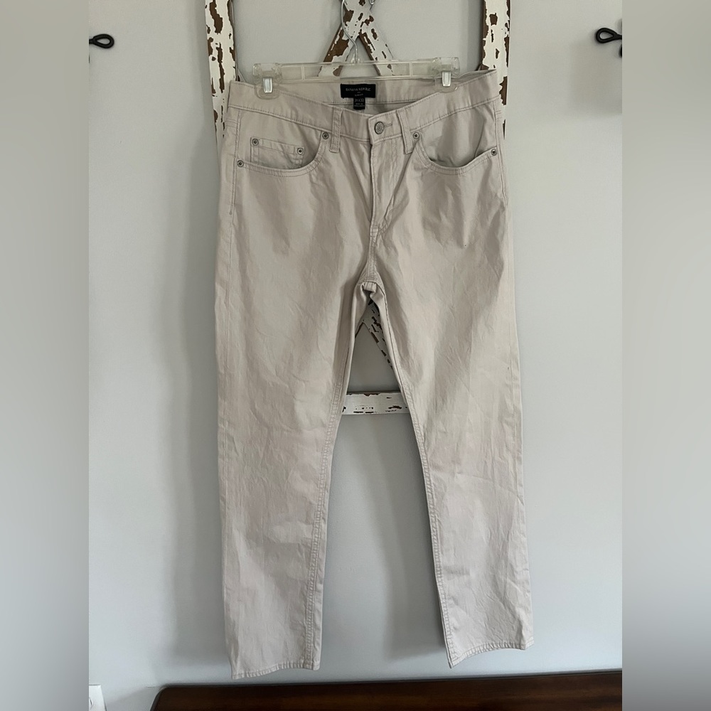 Banana Republic Slim Fit Men’s Pants  Beige Size 31x32‎